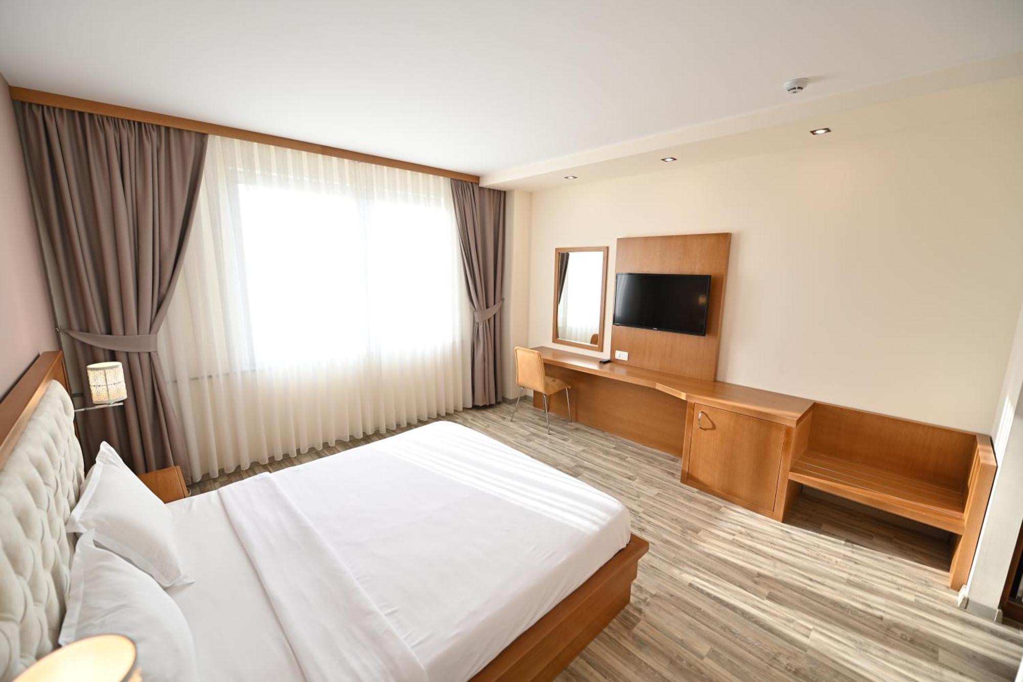 Hotel La Villa Gjakova ภายนอก รูปภาพ